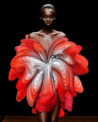 Iris Van Herpen. instagram.com/irisvanherpen/ The ‘Symbiotic’ dress.Gradient-dyed silk panels of red and white. Photo by @giostaiano at paris fashion week 2019.
